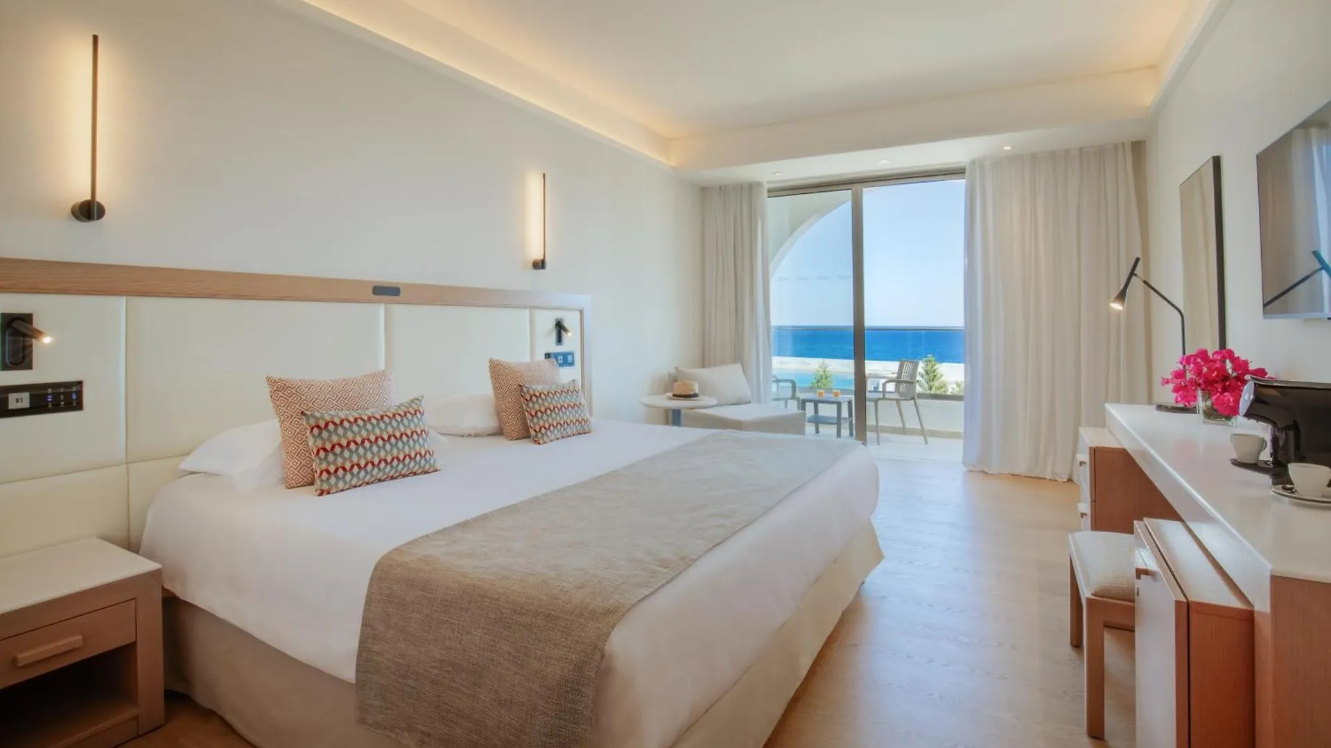 Golden Coast Beach Hotel Protaras 4*,