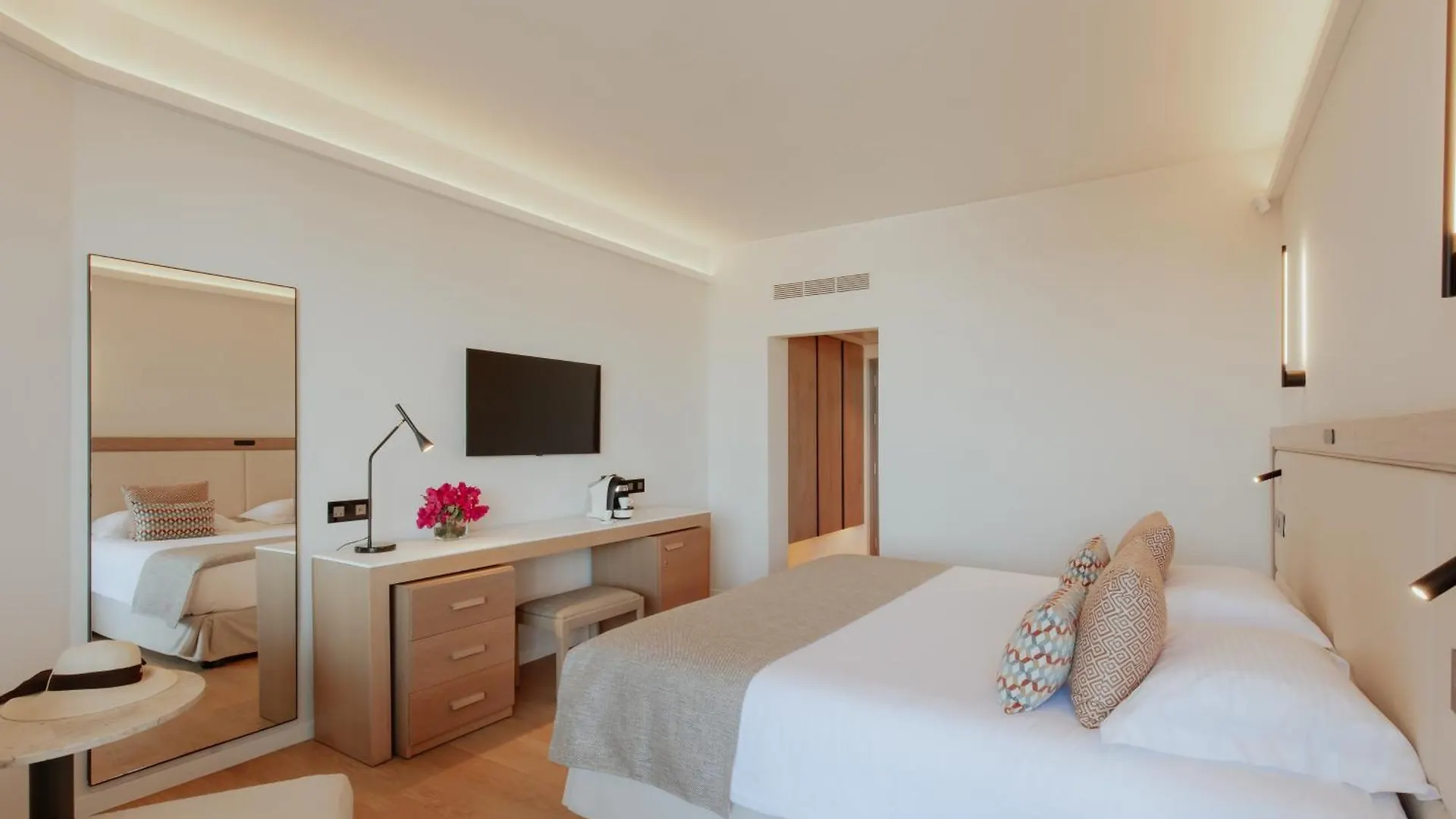 **** Resort Golden Coast Beach Hotel Protaras Cyprus