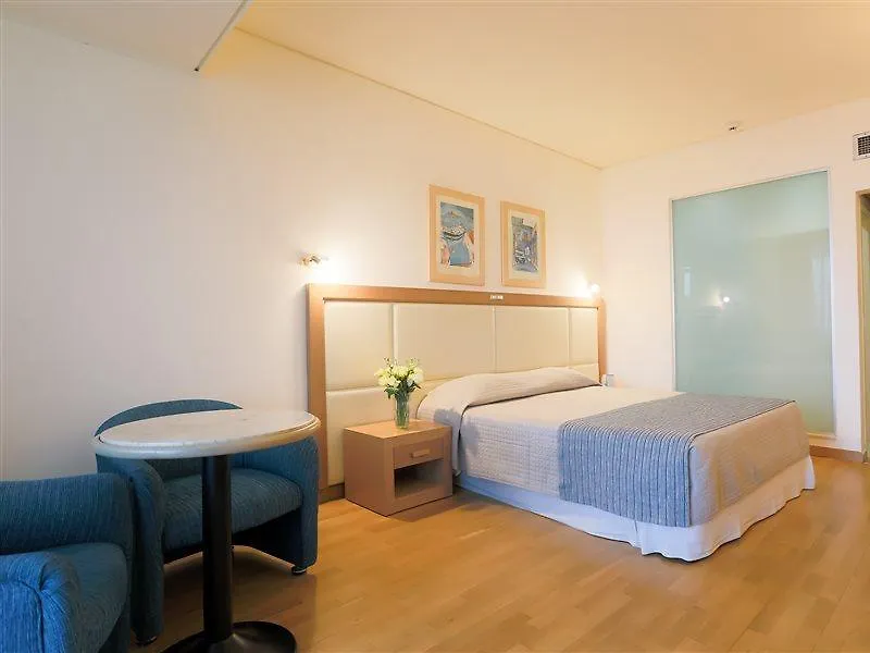 Resort Golden Coast Beach Hotel Protaras