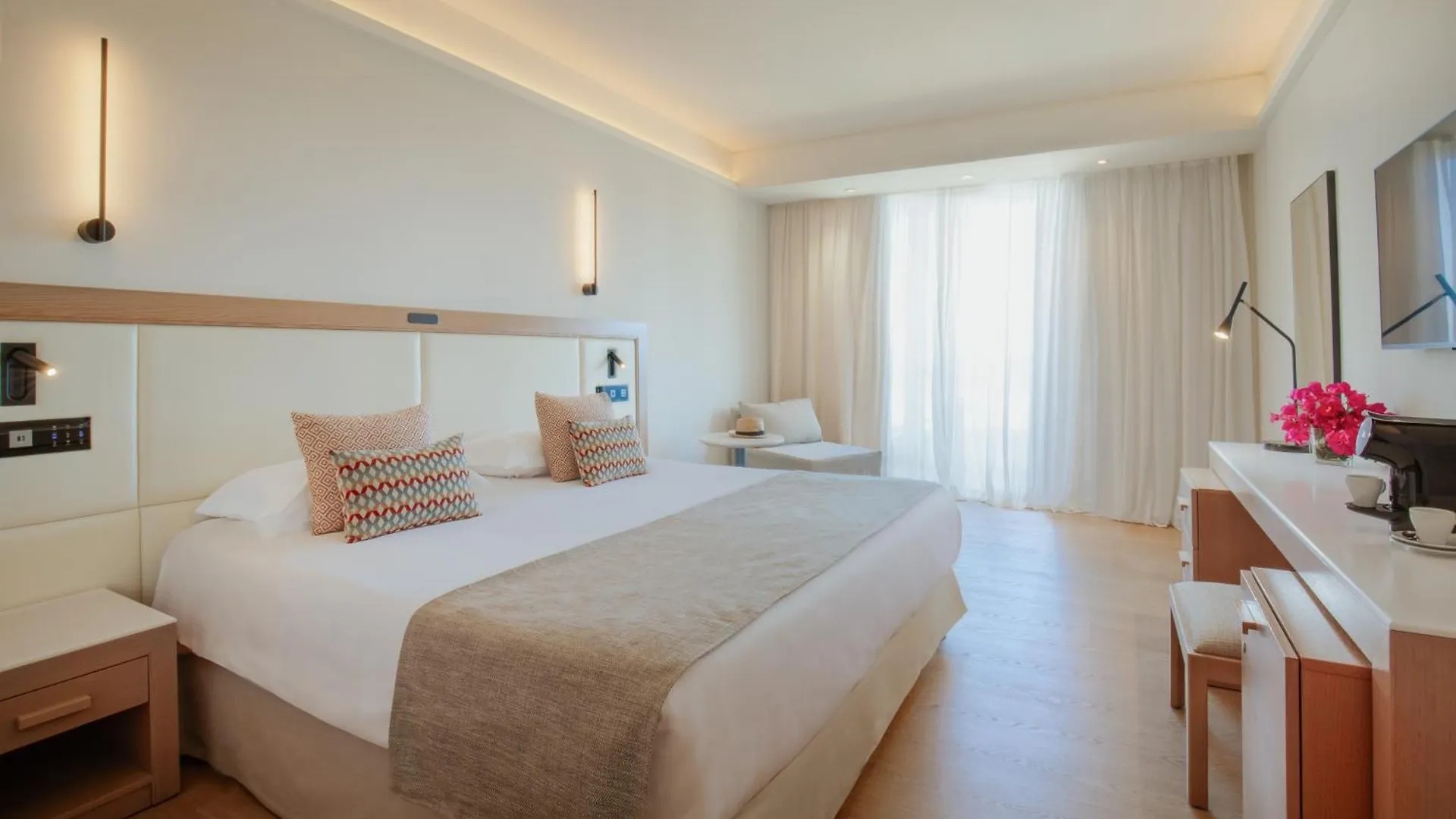 Golden Coast Beach Hotel Protaras